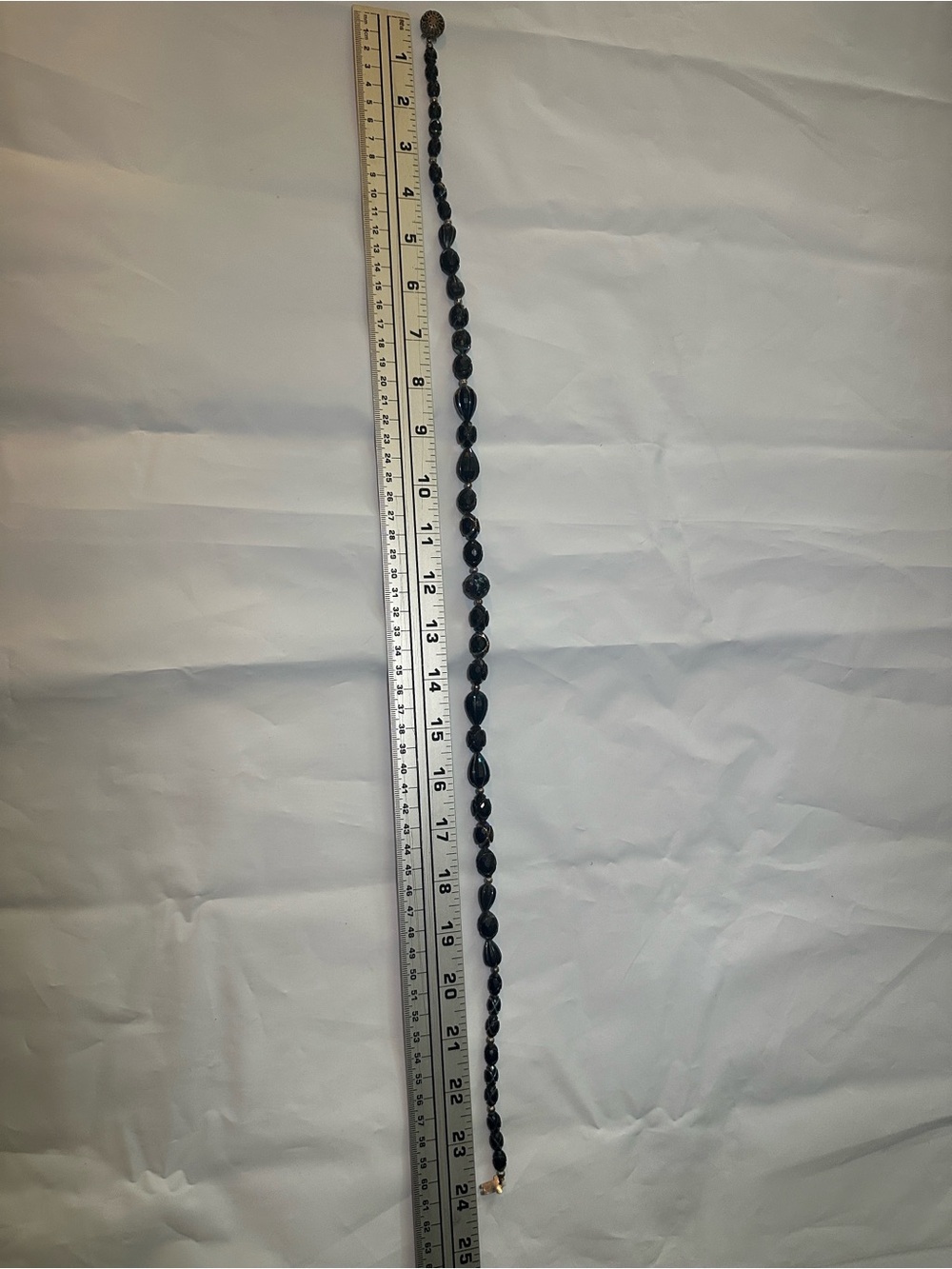 🖤✨ Vintage Black Iridescent Beaded Necklace ✨🖤 - Picture 7 of 7